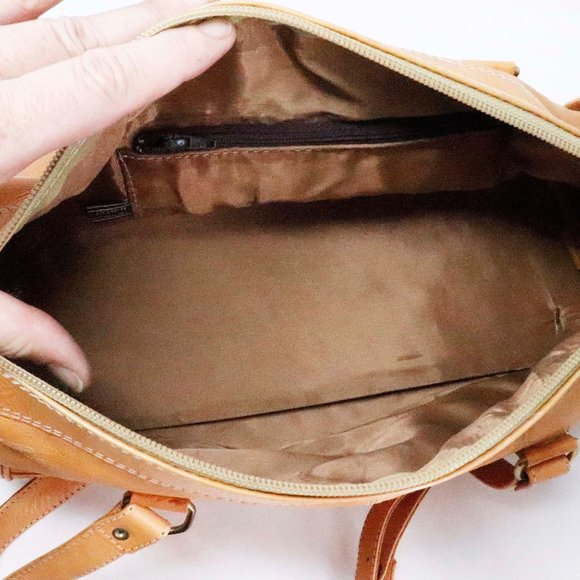 SOLD! Vintage Chaco Natural Leather Crossbody - Picture 9 of 13